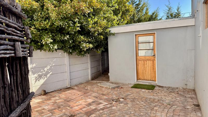 5 Bedroom Property for Sale in Kenridge Western Cape